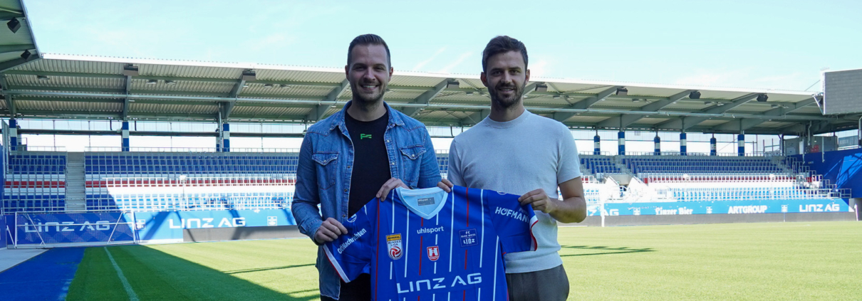 Christoph Högler (Gründer und Geschäftsführer von FanInvest) und Patrick Vormair (Leiter Marketing & Sponsoring FC Blau-Weiß Linz) - Credits: FC Blau-Weiß Linz