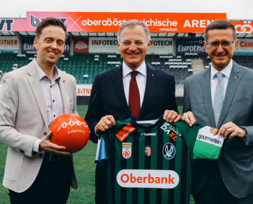 SV Oberbank Ried - Präsentation der Infrastrukturoffensive - Thomas Gahleitner (Präsident SV Oberbank Ried), Thomas Stelzer (Landeshauptmann OÖ), Markus Achleitner (Sport- und Wirtschaftslandesrat) - Credits: Reinhard Schröckelsberger