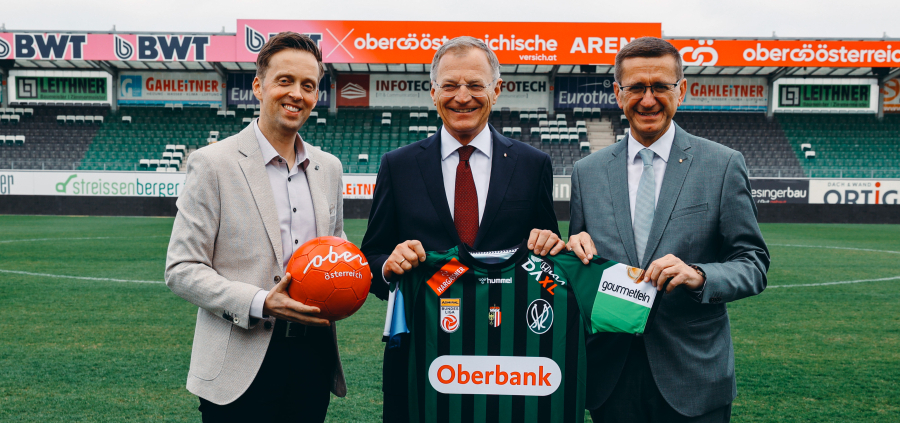 SV Oberbank Ried - Präsentation der Infrastrukturoffensive - Thomas Gahleitner (Präsident SV Oberbank Ried), Thomas Stelzer (Landeshauptmann OÖ), Markus Achleitner (Sport- und Wirtschaftslandesrat) - Credits: Reinhard Schröckelsberger