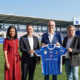 Foto (Credits: FC Blau-Weiß Linz): Kathrin Kühtreiber-Leitner (Vorstandsdirektorin Oberösterreichische Versicherung), Christoph Peschek (Geschäftsführer FC Blau-Weiß Linz), Othmar Nagl (Generaldirektor Oberösterreichische Versicherung), Robert Wasner (Vorstandsdirektor Oberösterreichische Versicherung)